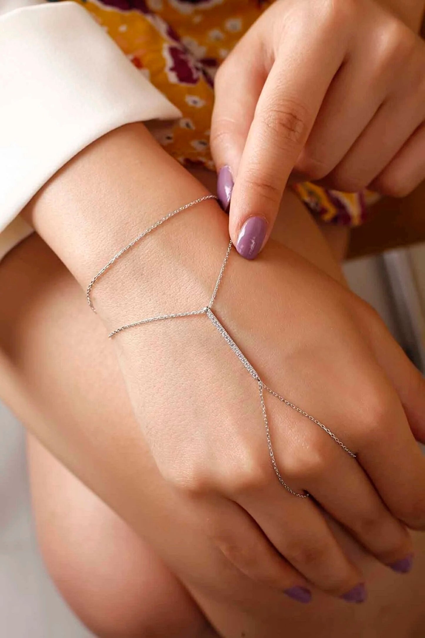 Azaelia Rhinestone Bar Handchain