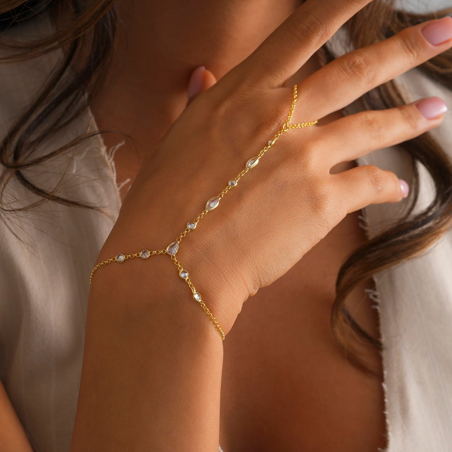 Amarah Zircon Glow Handchain