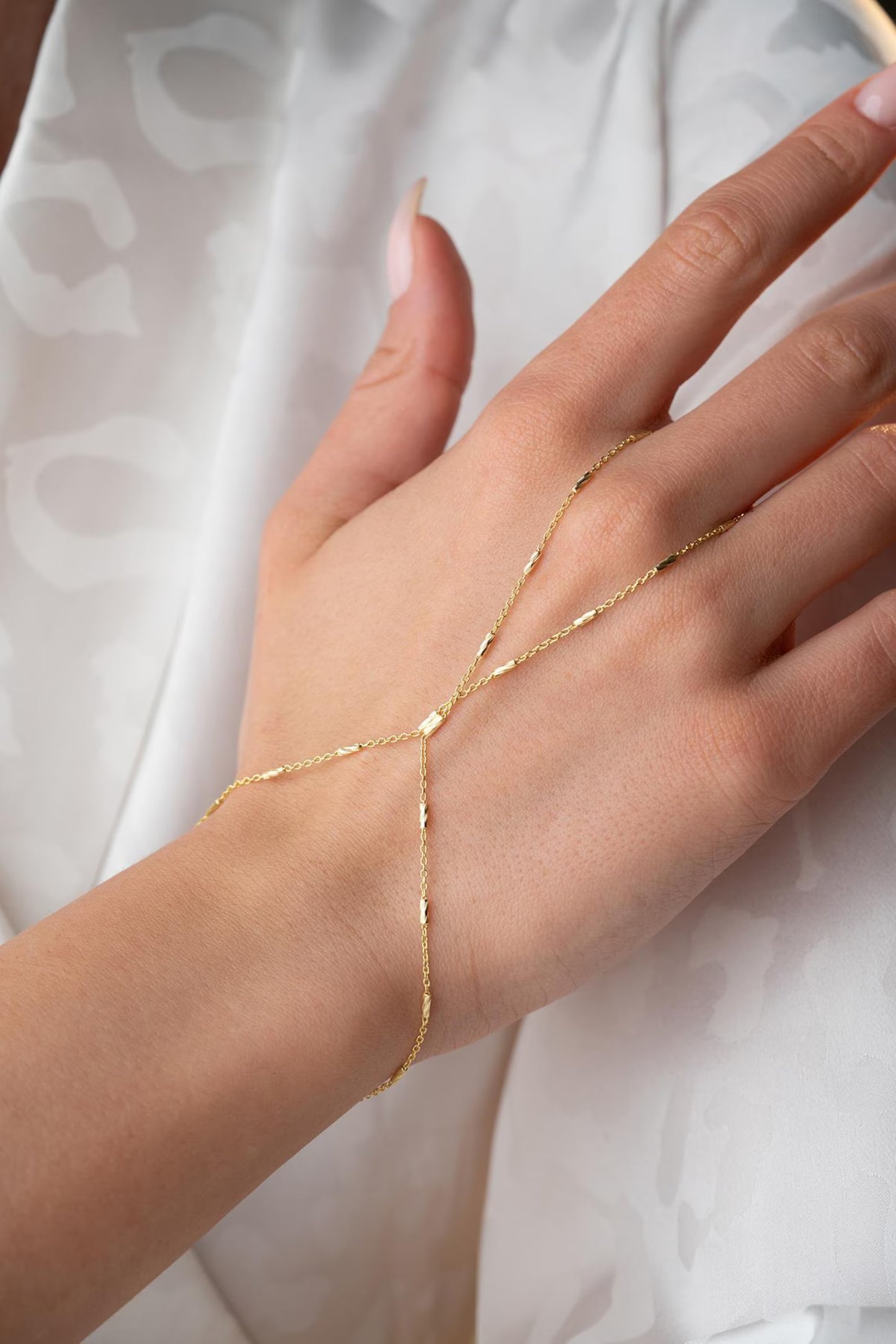 Camillia Twisted Handchain